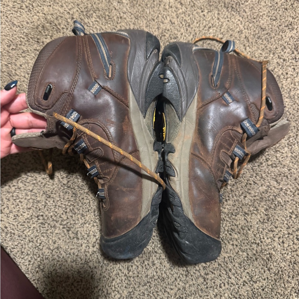 KEEN Men's Rugged Brown Hiking Boots - Picture 3 of 7